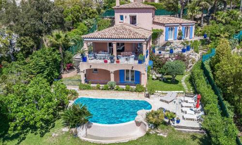 Villa de 5 chambres a Sainte Maxime a 500 m de la plage avec vue sur la mer piscine privee et jardin clos
