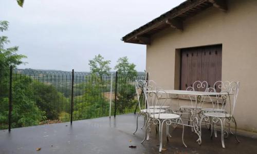 Maison de 2 chambres avec jardin amenage et wifi a Pays de Belves