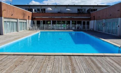 Vue sur le golf chez les grats-piscine-clim