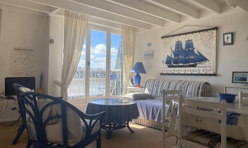 529 - A ERQUY, à proximité du port et face à la plage