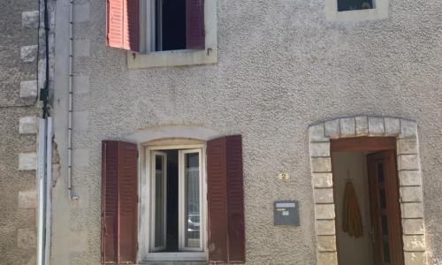 jolie maison dans petit village