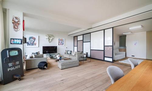 Appartement d'Art Moderne Le Marais-Musée du Louvre by Weekome