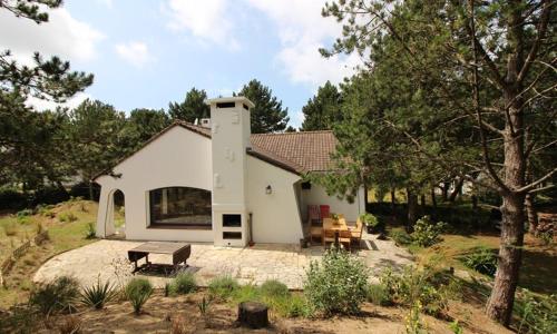 Annonce professionnelle. Jolie maison de vacances 4 chambres avec jardin à proximité de la mer.