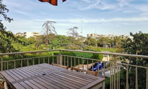 Spacieux 2 pièces avec terrasse, clim et parking