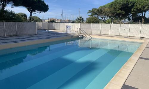 Apartment Le Pharo-6 by Interhome