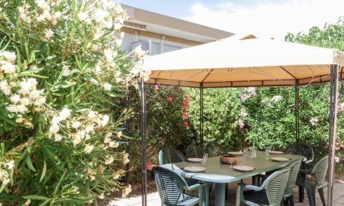 Holiday Home Les Rosiers Grimpants by Interhome