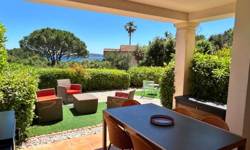 Les Restanques vue mer Bastide rez jardin 3021