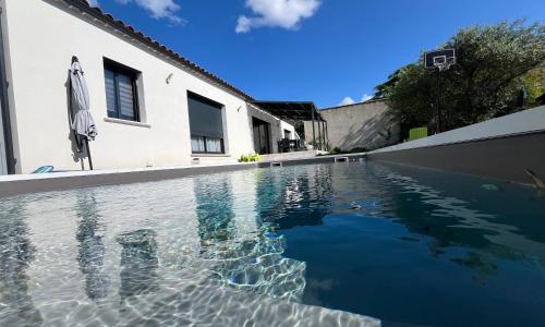 Villa Spacieuse avec Piscine