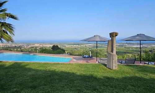 Open Land Holiday House