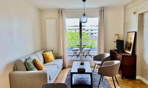 T3 balcon parking clim 3mn pied metro 8 et T3