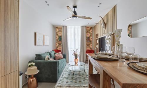 Apartment center of Paris by Studioprestige