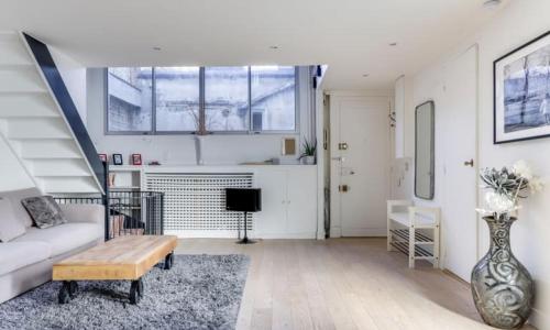 GuestReady - Eiffel Tower View Terrace Apartment