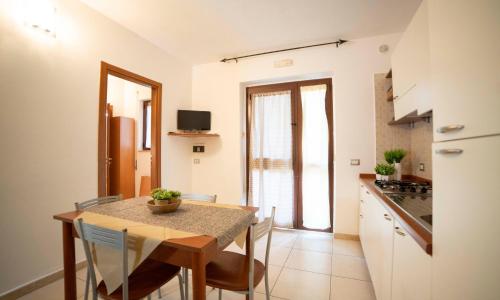 Ferienwohnung ulivo mit Pool und Privatstrand -1