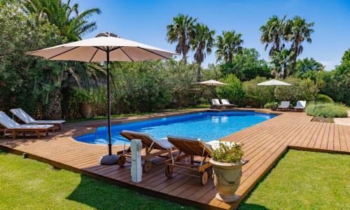 Superbe Villa, Piscine chauffée, jardin, climatisée, proche du village