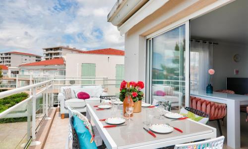 T4 Standing Juan Flore