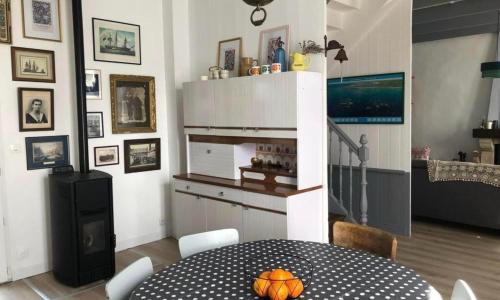 Sur la route du Port de Kérity et commodités