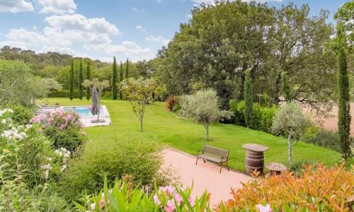 Villa contemporaine avec piscine