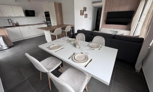 Apartment of standing with swimming pool