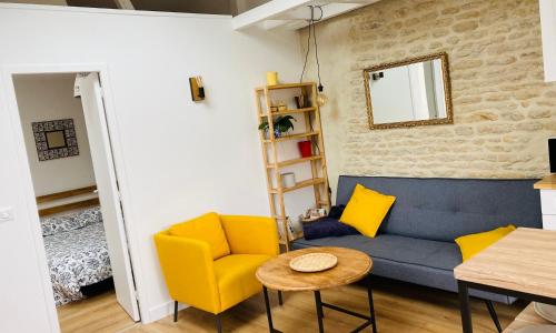 Joli F2 avec terrasse 150m plage