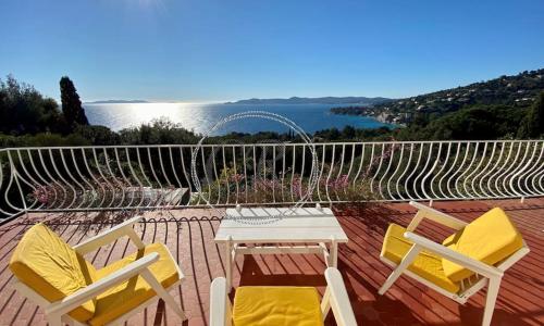 Belle villa piscine vue mer