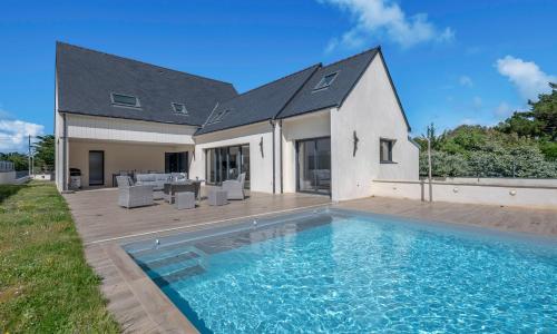 Maison 10 personnes avec piscine a 100m de la plage