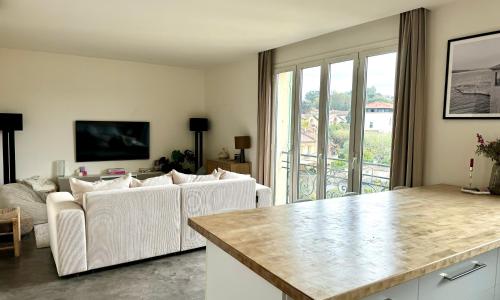 Place des Lices, parking, 75m2, standing