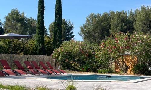 Proche Roussillon Luberon villa avec vue, piscine chauffée et climatisation