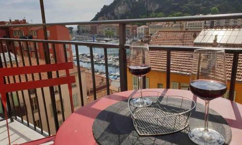 Balcony last floor harbour Nice parking on demand