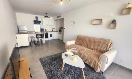 Maraval YourHosteHelper