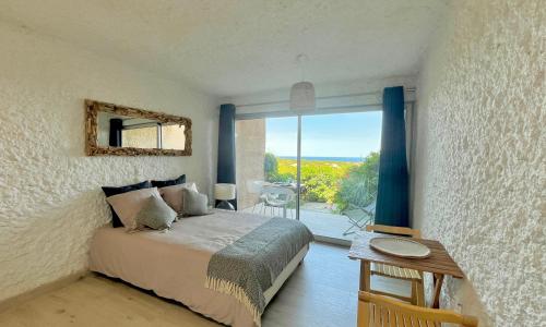 Joli studio vue mer avec terrasse et jardinet à Sant Ambroggio