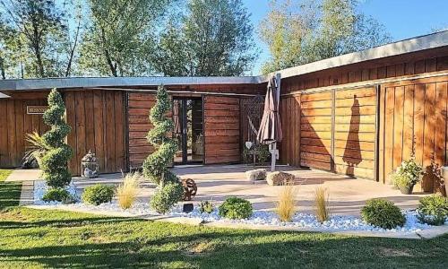 La Maison de Louka, sur le lac