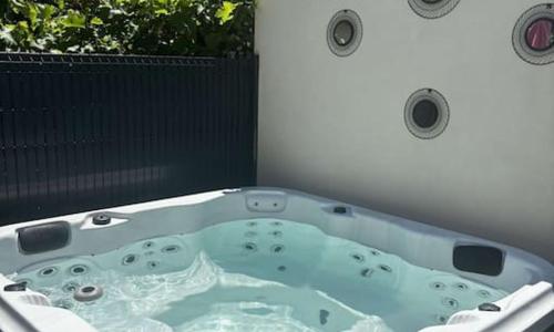 Maison 5 chambres piscine ,jacuzzi