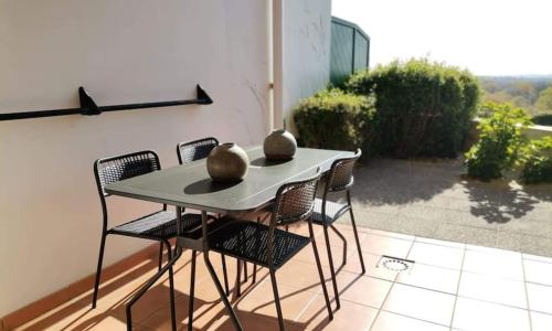 T1 Bis avec piscine vue golf et montagnes