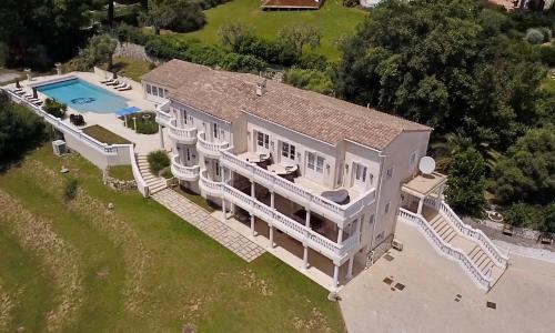 Luxurious & Spacious Villa for 14 with Large Pool