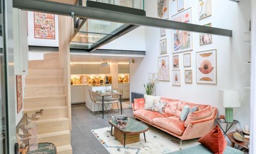 2 BD Chic Loft, Historic Charm & Modern Amenities