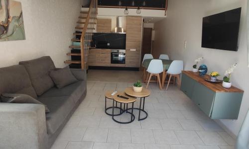AIGUES-MORTES - AGRÉABLE T.2 - (+ de 40m² )