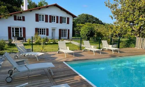 Villa pour 11 personnes avec piscine au calme