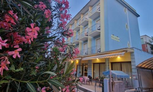 HOTEL CLARA RIMINI 30m from the beach