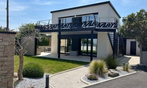 Maison moderne avec vue sur mer