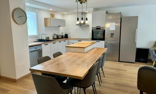 Grande maison avec extérieur