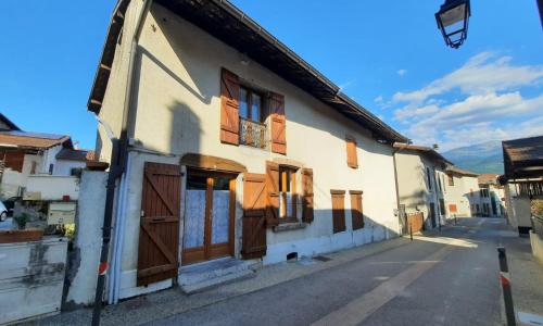 Maison de village au pied de la montagne