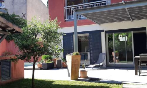 Maison familiale contemporaine piscine été-hiver