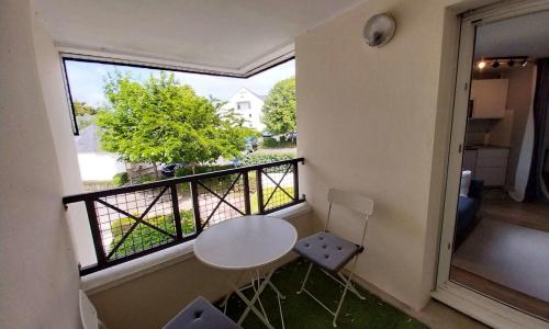 Charming studio with balcony near port of Vannes