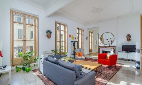 Amazing! Very large apartment ideally located