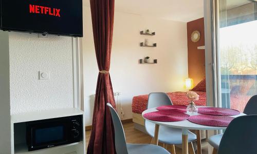 Agréable appartement aux Capellans avec loggia, WIFI et parking