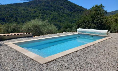 Detached villa with New pool!! Partial air-conditioning, set in a secure private garden, 800 metres from medieval village