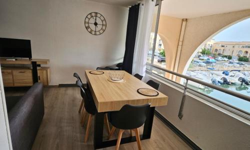 T2 - Sète - 6personnes - entièrement rénové - moderne - en bord de plage avec clim