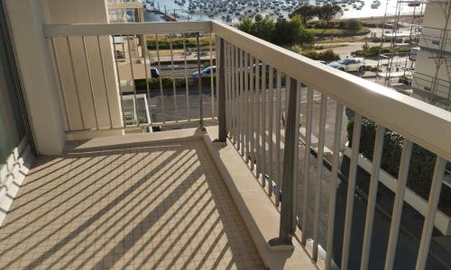 Studio at the foot of the beach with sea view