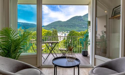 Mont-Lac - Free parking - By a park - Mountain view - near lake