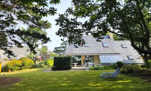 À deux pas de la mer, au calme dans le bois